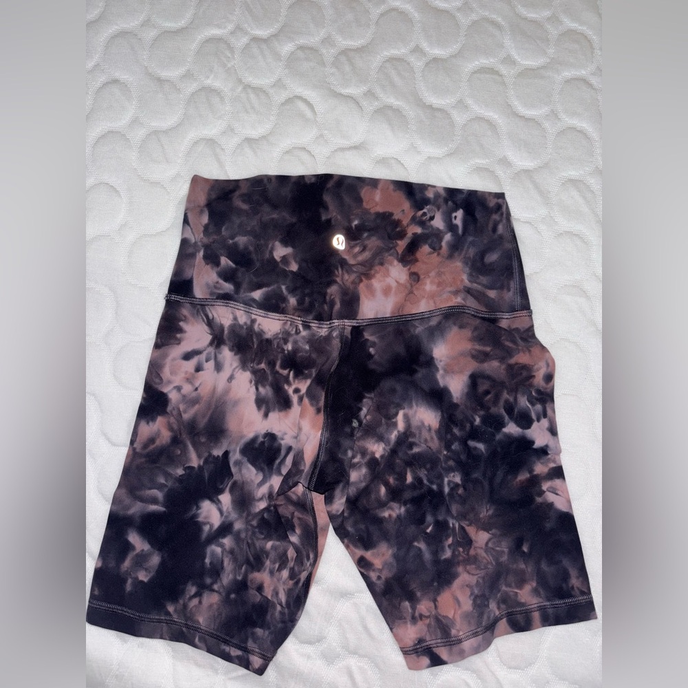 lululemon athletica Women's Black and Pink Tie-Dye Bike Shorts